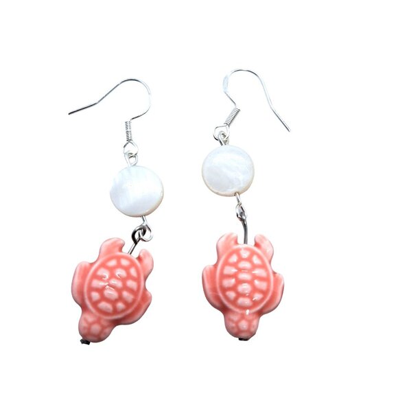 Peach turtle earrings with mother of pearl bead, 925 silver earwires - Picture 1 of 2